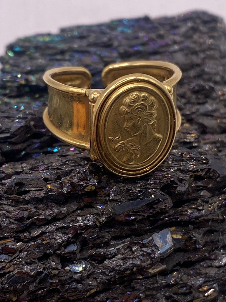 14k Gold Cameo Ring